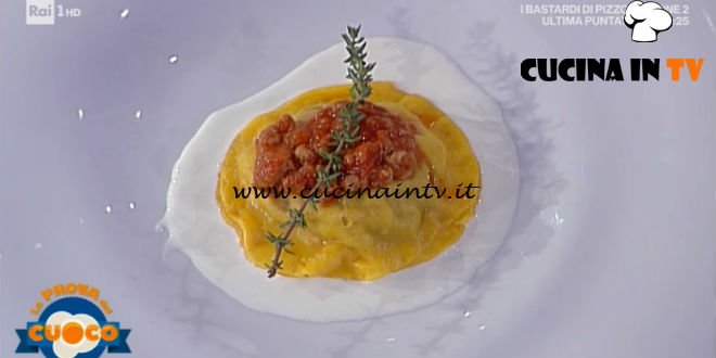 Raviolone al ragù su salsa di stracchino
