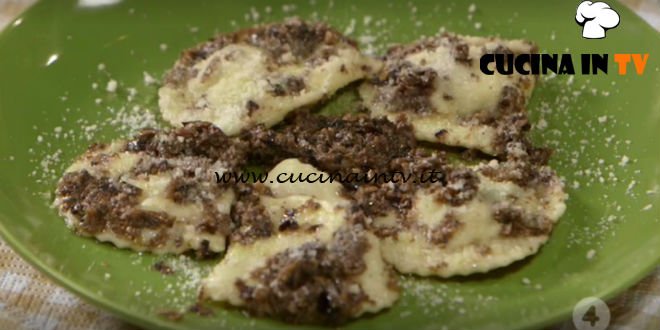 Ricette all'italiana - ricetta Ravioli ai funghi con salsa tartufata di Anna Moroni