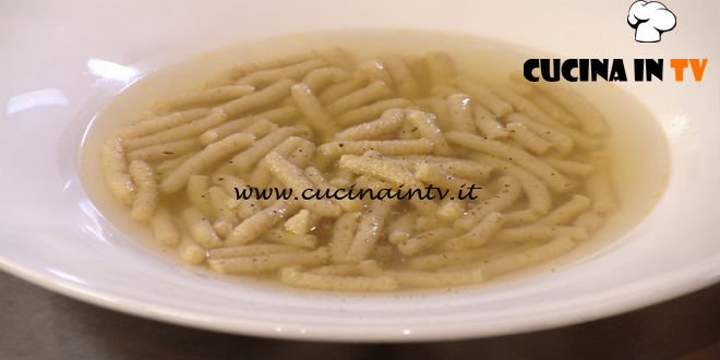 Natale in cucina con Food Network - ricetta Passatelli in brodo di carne di Chiara Maci