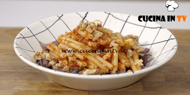 Il gusto della felicità - ricetta Pasta di riso e quinoa con sugo di pomodori secchi e radicchio di Marco Bianchi