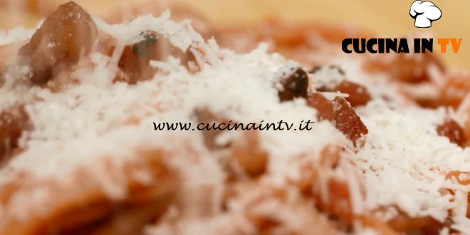 L'Italia a morsi - ricetta Bucatini all'amatriciana di Chiara Maci