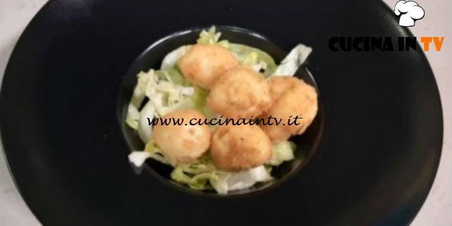 Cotto e mangiato - Uova di quaglia fritte con insalata ricetta Tessa Gelisio