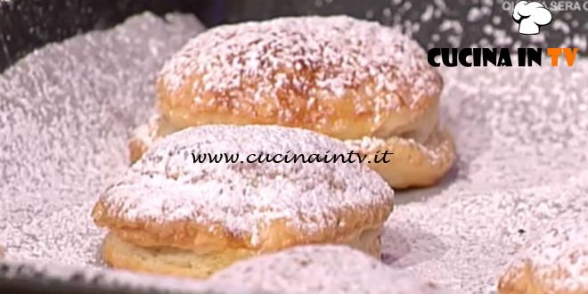 La Prova del Cuoco - ricetta Bomboloni di pasta sfoglia di Elisa Isoardi