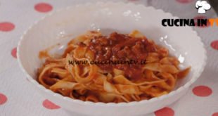 Ricette all'italiana - ricetta Fettuccine con ragù di salsicce e funghi di Anna Moroni