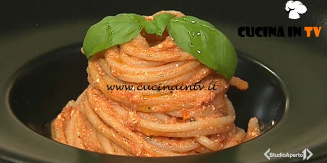 Cotto e mangiato - Spaghetti con pesto di pomodorini gamberi e ricotta salata ricetta Tessa Gelisio