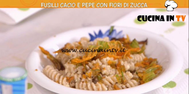 Ricette all'italiana - ricetta Fusilli cacio e pepe con fiori di zucca di Anna Moroni