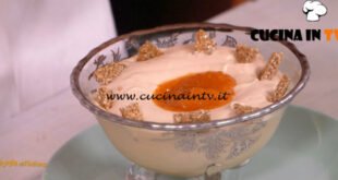 Ricette all'italiana - ricetta Mousse al caramello con salsa di albicocche di Anna Moroni