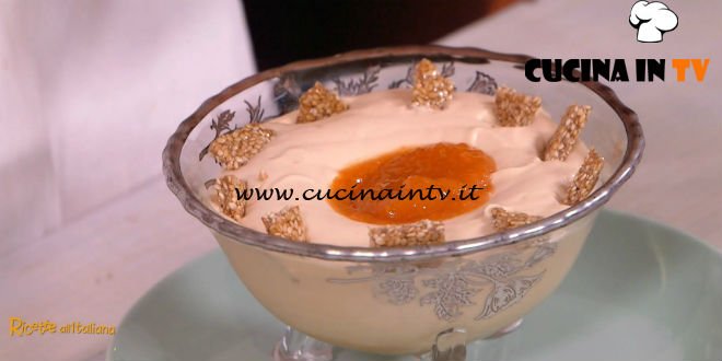 Ricette all'italiana - ricetta Mousse al caramello con salsa di albicocche di Anna Moroni