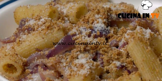 Fatto in casa per voi - ricetta Pasta cipolla e mollica di Benedetta Rossi