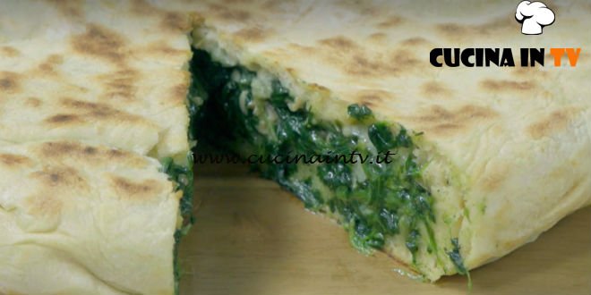 Fatto In Casa Per Voi Focaccia Ripiena Con Erbette Di Campo Ricetta Benedetta Rossi Cucina In Tv