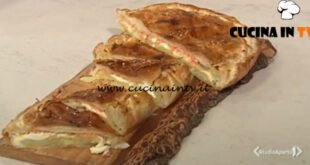 Cotto e mangiato - Torta salata con patate crescenza e trota affumicata ricetta Tessa Gelisio