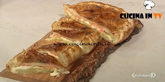 Cotto e mangiato - Torta salata con patate crescenza e trota affumicata ricetta Tessa Gelisio