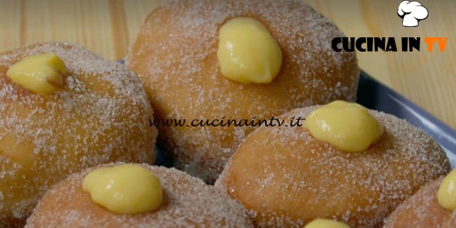 Fatto in casa per voi - ricetta Bomboloni fritti alla crema di Benedetta Rossi