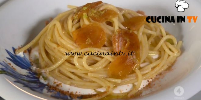 Spaghettoni alla bottarga su crema di stracciatella ricetta Anna Moroni da Ricette all'italiana