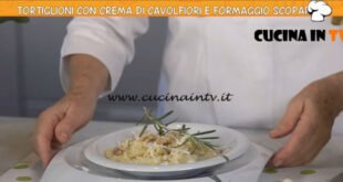 Ricette all'italiana - ricetta Tortiglioni con crema di cavolfiore e formaggio scoparolo di Anna Moroni