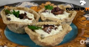 Ricette all'italiana - ricetta Cestini con olive e mousse di bufala di Anna Moroni