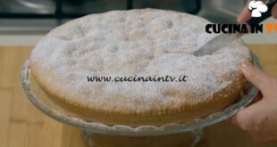 Fatto in casa per voi - ricetta Crostata ricoperta pere e cioccolato di Benedetta Rossi