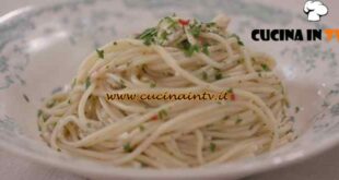 L'Italia a morsi - ricetta Spaghetti ai coltellacci di Chiara Maci