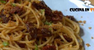 Fatto in casa per voi - ricetta Spaghetti aglio olio e peperoncino ricchi di Benedetta Rossi