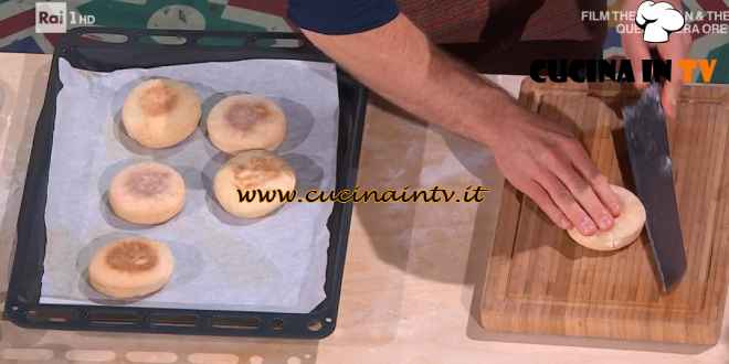 È sempre mezzogiorno - ricetta English muffin di Fulvio Marino