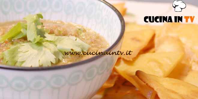 Pasta orto e fantasia - ricetta Salsa di pomodori verdi e nachos fatti in casa di Enrica Della Martira