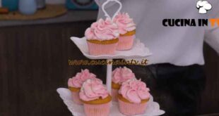 Lo spazio per il dolce - ricetta Cupcakes rosa Sakura di Daniela Ribezzo