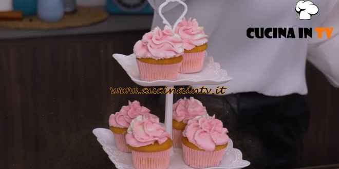 Lo spazio per il dolce - ricetta Cupcakes rosa Sakura di Daniela Ribezzo