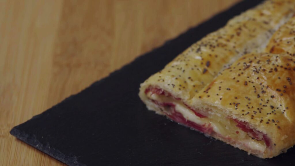 Fatto in casa per voi - ricetta strudel mele salato di Benedetta Rossi