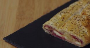 Fatto in casa per voi - ricetta strudel mele salato di Benedetta Rossi