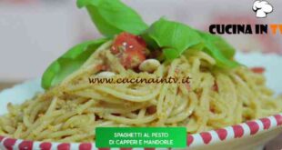 Giusina in cucina | Ricetta Spaghetti al pesto di capperi e mandorle