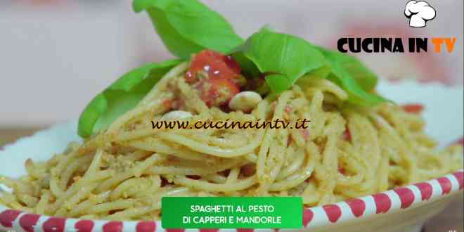 Giusina in cucina | Ricetta Spaghetti al pesto di capperi e mandorle