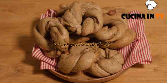 Nel forno di casa tua - ricetta Taralli sugna e pepe di Fulvio Marino