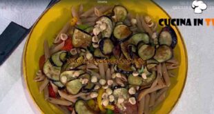 È sempre mezzogiorno | penne integrali vegetariane ricetta Chloe Facchini