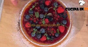 È sempre mezzogiorno | Cheesecake ai frutti di bosco ricetta Sal De Riso