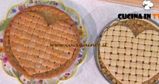 È sempre mezzogiorno | Torta cuore di mela ricetta Natalia Cattelani