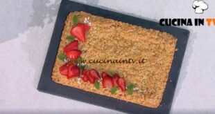 È sempre mezzogiorno | Sbriciolata ricotta e fragole ricetta Natalia Cattelani