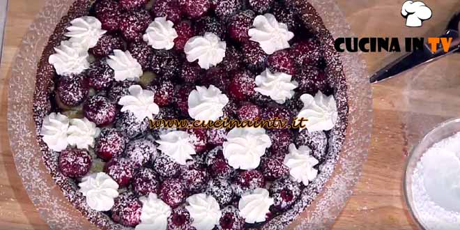 È sempre mezzogiorno | Crostata con ciliegie al vino ricetta Daniele Persegani