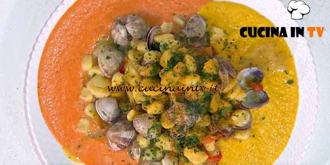 È sempre mezzogiorno | Gnocchi con vongole e peperoni ricetta Michele Farru
