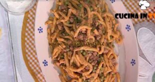 È sempre mezzogiorno | Strozzapreti con salsiccia e piselli ricetta Daniele Persegani