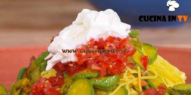 È sempre mezzogiorno | Tagliolini fiori di zucca e stracciatella ricetta Giusina Battaglia