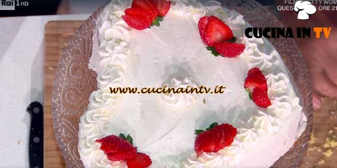 È sempre mezzogiorno | Torta panna e fragole ricetta Daniele Persegani