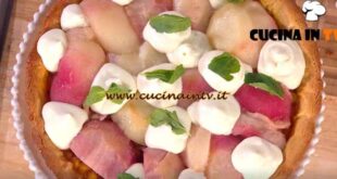 È sempre mezzogiorno | Crostata alle pesche ricetta Chloe Facchini