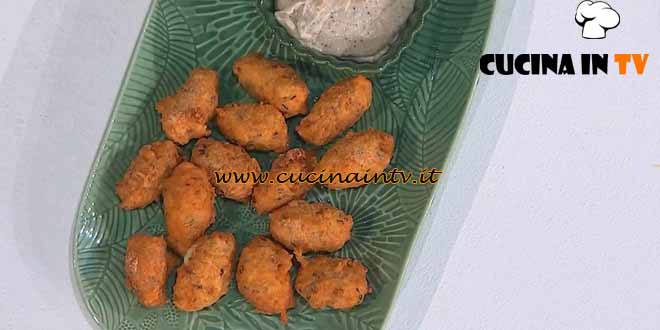 È sempre mezzogiorno | Frittelle piccanti ricetta zia Cri