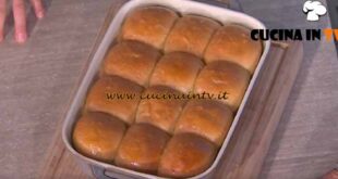 È sempre mezzogiorno | Panini all'olio in teglia ricetta Fulvio Marino