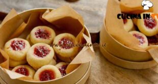 With Love Meghan | Biscotti con l'impronta al lampone ricetta Meghan Markle