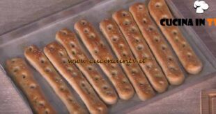 È sempre mezzogiorno | Bordi di focaccia ricetta Fulvio Marino