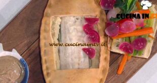È sempre mezzogiorno | Branzino in crosta all’aglio nero ricetta Gian Piero Fava