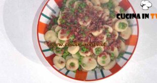 È sempre mezzogiorno | Gnocchi di quark con piselli e speck ricetta Barbara De Nigris