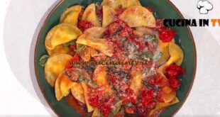 È sempre mezzogiorno | Mezzelune allo scarpariello ricetta Mattia e Mauro Improta