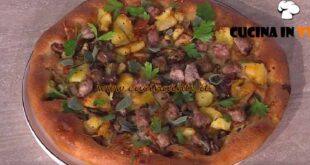È sempre mezzogiorno | Pizza funghi patate e salsiccia ricetta Fulvio Marino